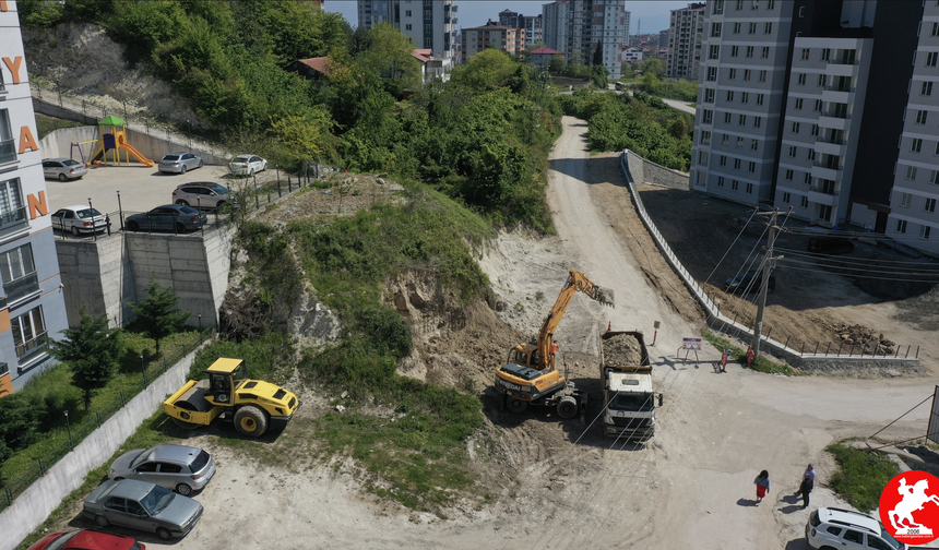 FATSA’DA YOLLAR GENİŞLETİLİYOR