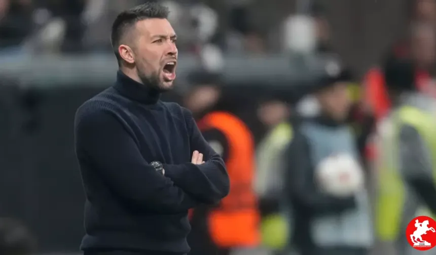 Ajax, ligin bitimine bir hafta kala liderliği PSV Eindhoven'a kaptırdı