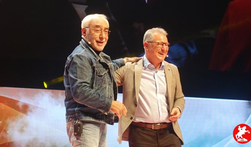 Şener Şen'den Veda Gibi Açıklama! Usta Oyuncu Sahnelerle Neden Vedalaştı?