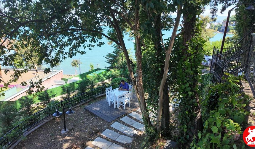 BURADA ÇAY 15 LİRA