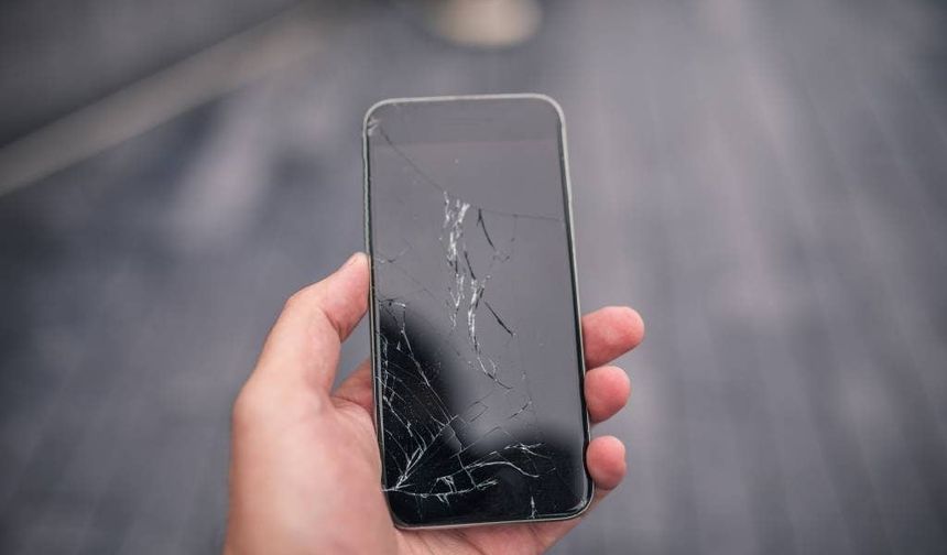 Telefon Ekran Çatlağı Nasıl Giderilir?