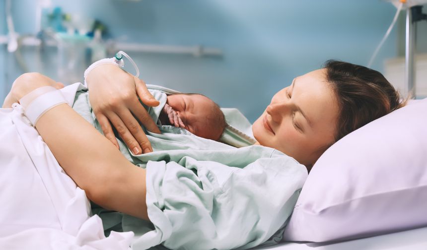 Çalışan Ebeveynlere Müjde: Doğum İzni 24 Haftaya, Babalık İzni 10 Güne Çıkıyor!