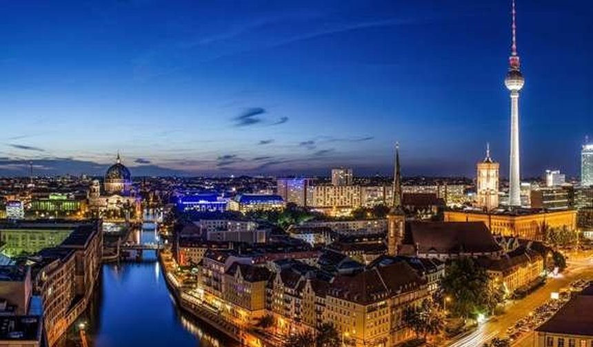 Almanya’da 17-45 Yaş Arası Erkeklere Yasak Mı Geliyor?