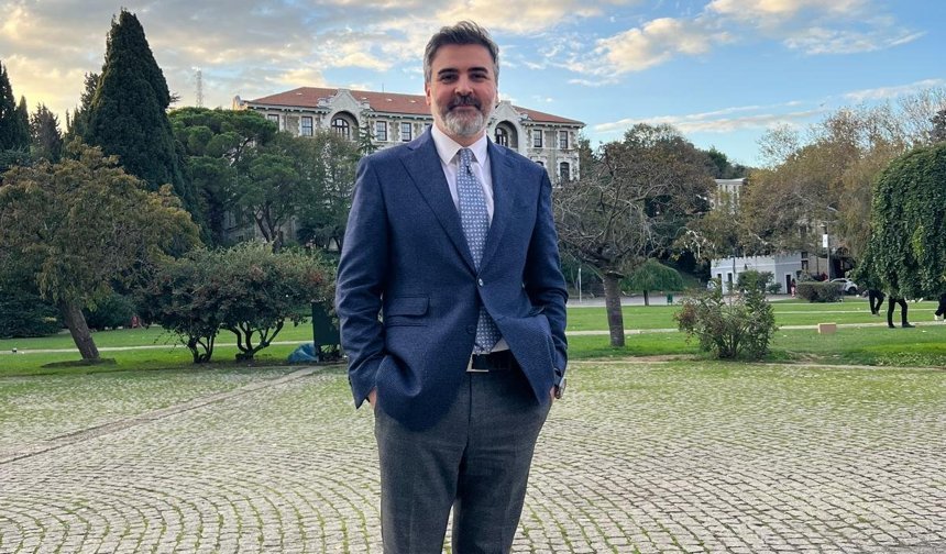 Prof. Dr. Aytuğ Altundağ Kimdir?