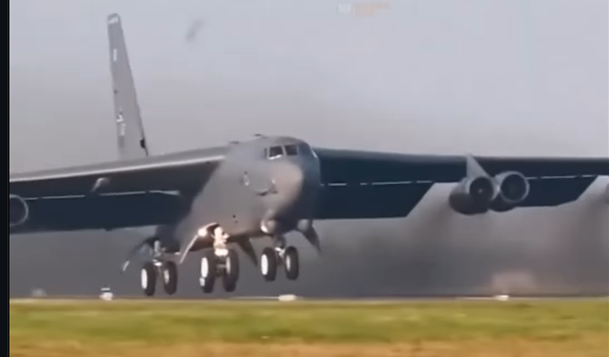 Amerikan B-52 Uçağı Kalkıştan Sonra Düştü! Kaç Kişi Öldü?
