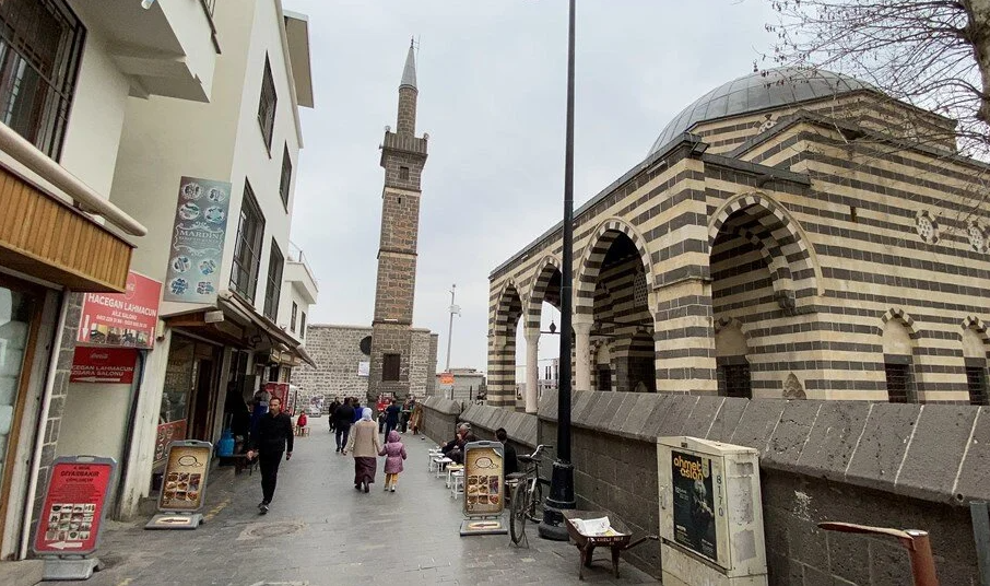 Dört Ayaklı Minare