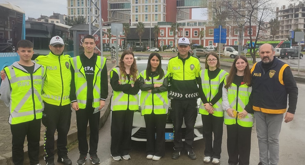 Trafikte Farkındalık Isteyen Öğrenciler