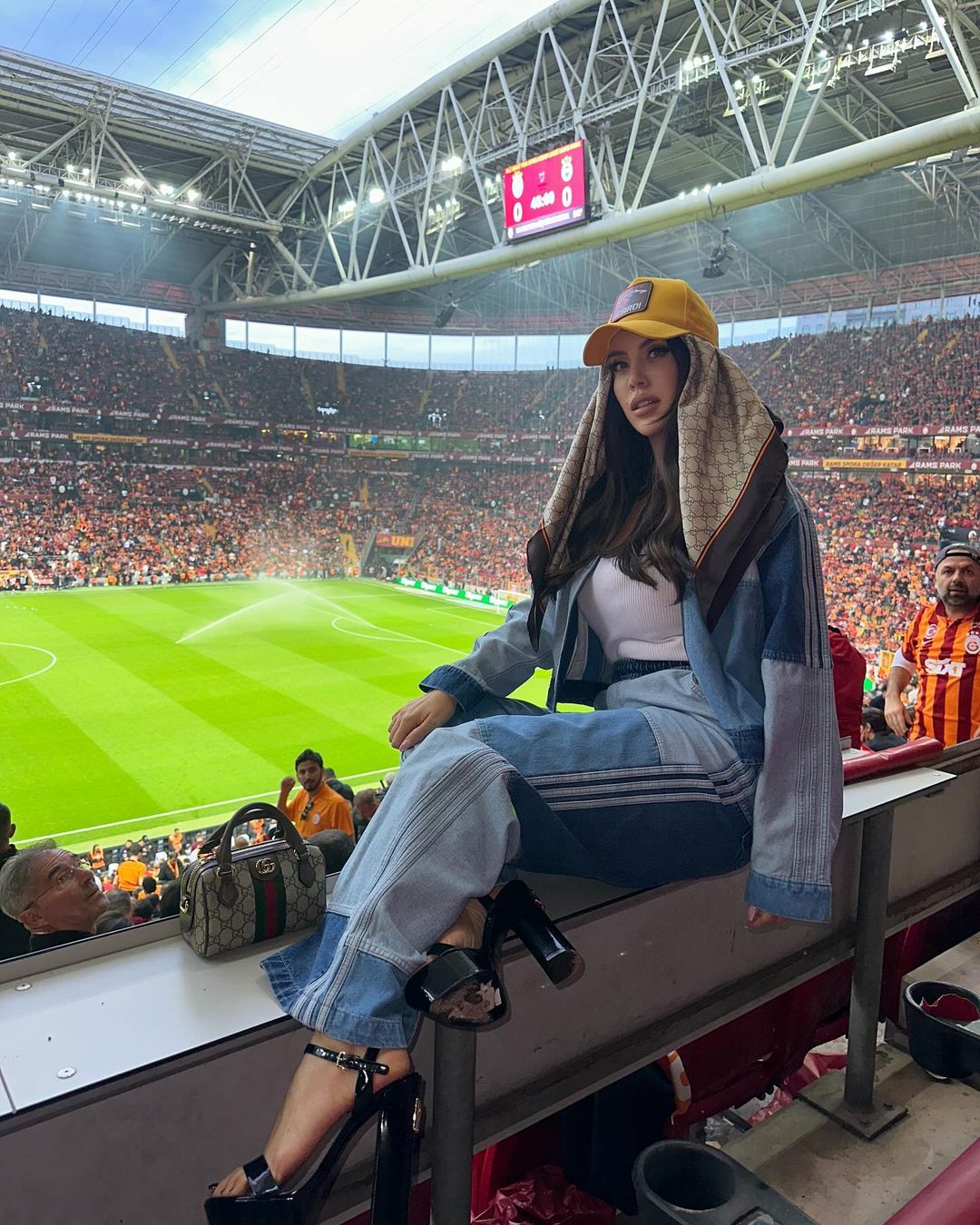 Wanda Nara  Galatasaray Taraftarını Beğeniyor