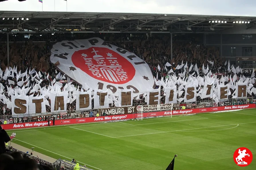 Supporters F C Sankt Pauli 002.Jpg
