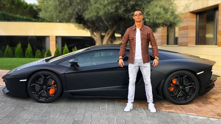 Ronaldo'nun Kaç Adet Arabası Var?