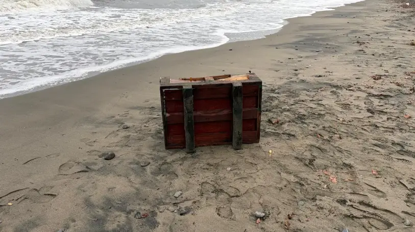 Samsun Sahilinde Kıyıya Vuran Rusça Yazılı Gizemli Sandık (2)