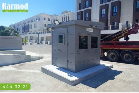 Güvenliğin Kapıdaki İmzası: Karmod’dan Zırhlı Güvenlik Bekçi Kabin Çözümleri