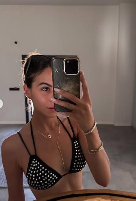 Naz Sayıner (2)